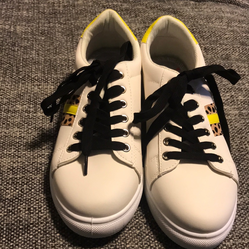 NWOT Jellypop Women's Campus Sneakers